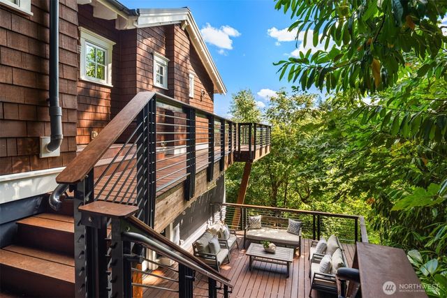 9221 SE 46th Street, Mercer Island, WA 98040