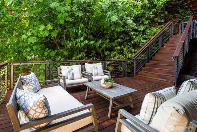 9221 SE 46th Street, Mercer Island, WA 98040