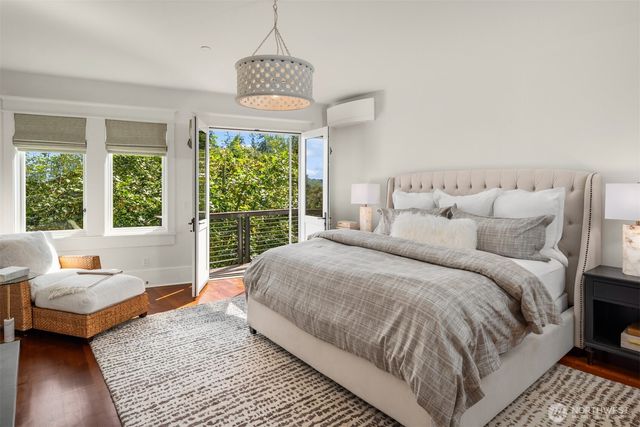 9221 SE 46th Street, Mercer Island, WA 98040