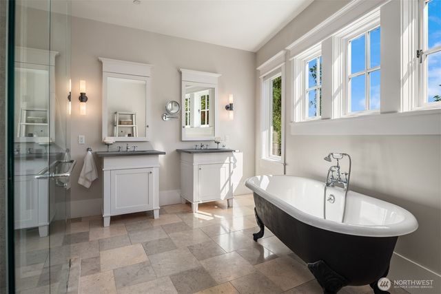 9221 SE 46th Street, Mercer Island, WA 98040