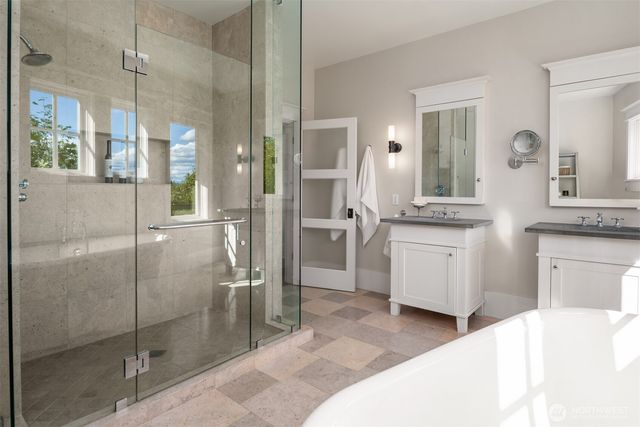 9221 SE 46th Street, Mercer Island, WA 98040