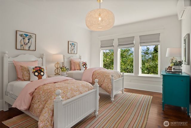 9221 SE 46th Street, Mercer Island, WA 98040