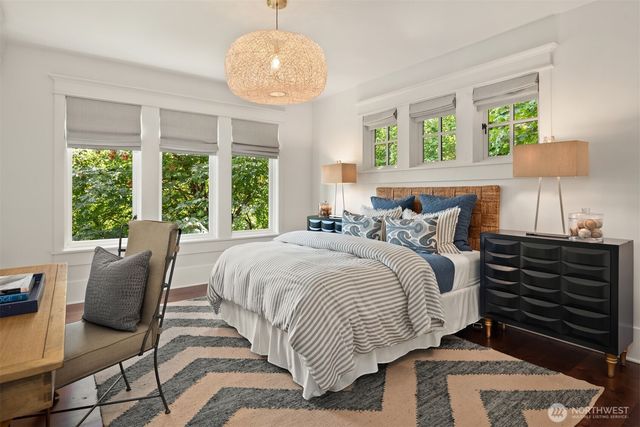 9221 SE 46th Street, Mercer Island, WA 98040