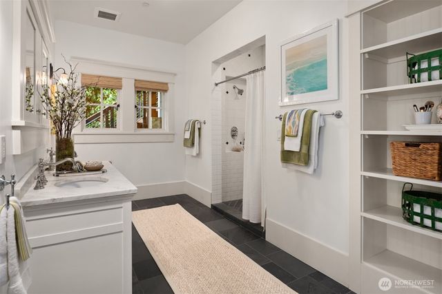 9221 SE 46th Street, Mercer Island, WA 98040