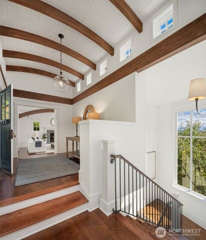 9221 SE 46th Street, Mercer Island, WA 98040