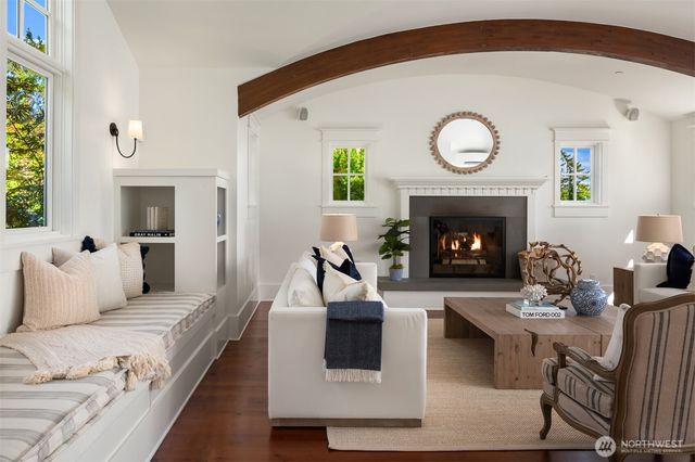 9221 SE 46th Street, Mercer Island, WA 98040