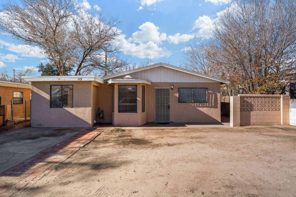 229 58th Street NW, Albuquerque, NM 87105