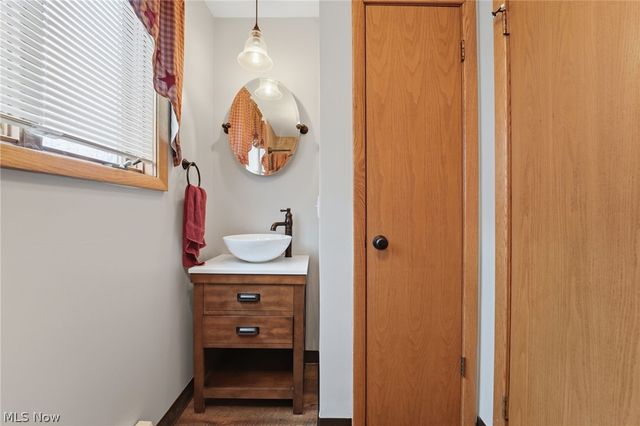 736 Lake Erie Street, Conneaut, OH 44030