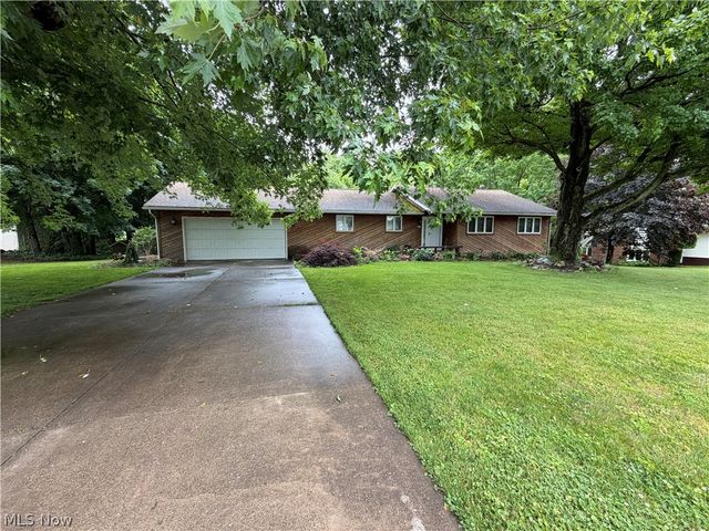 736 Lake Erie Street, Conneaut, OH 44030