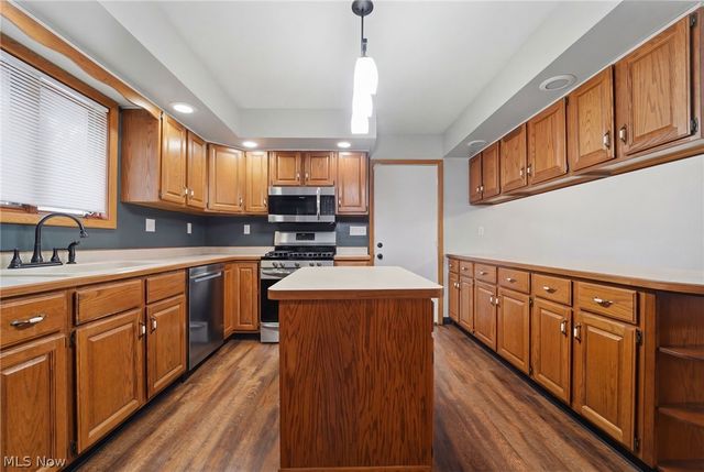 736 Lake Erie Street, Conneaut, OH 44030