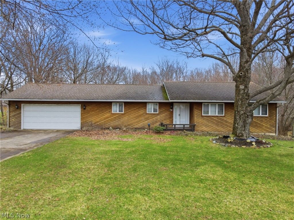 736 Lake Erie Street, Conneaut, OH 44030