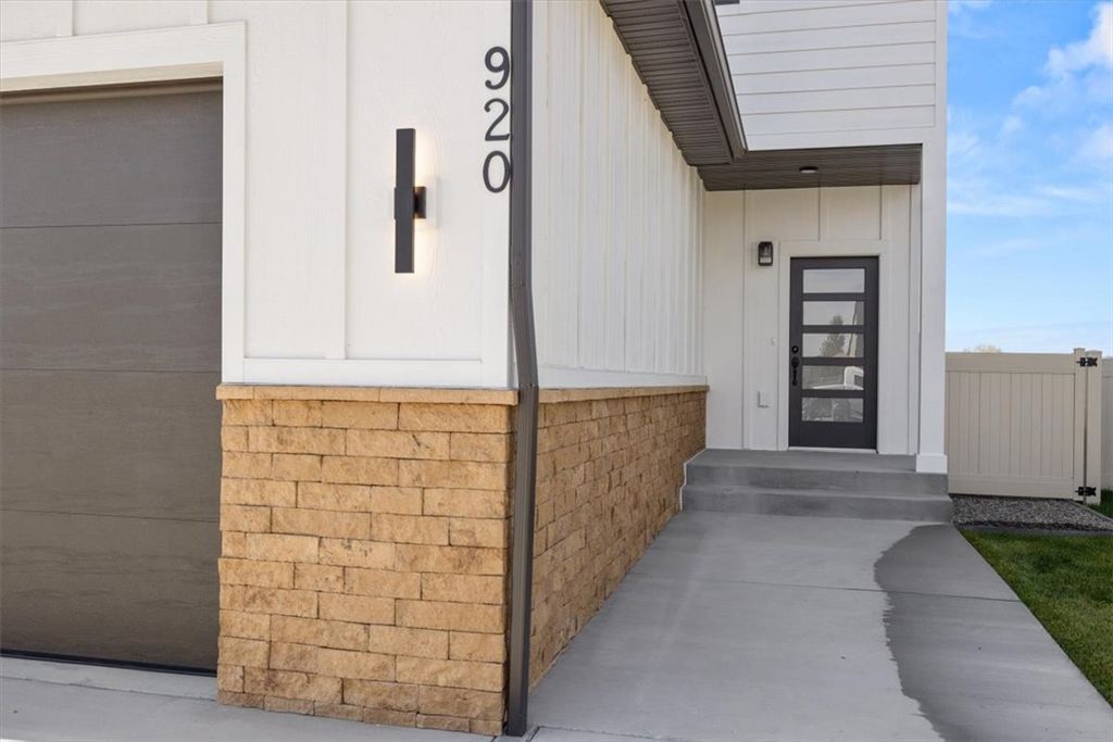 920 Blackberry, Billings, MT 59106 photo 2