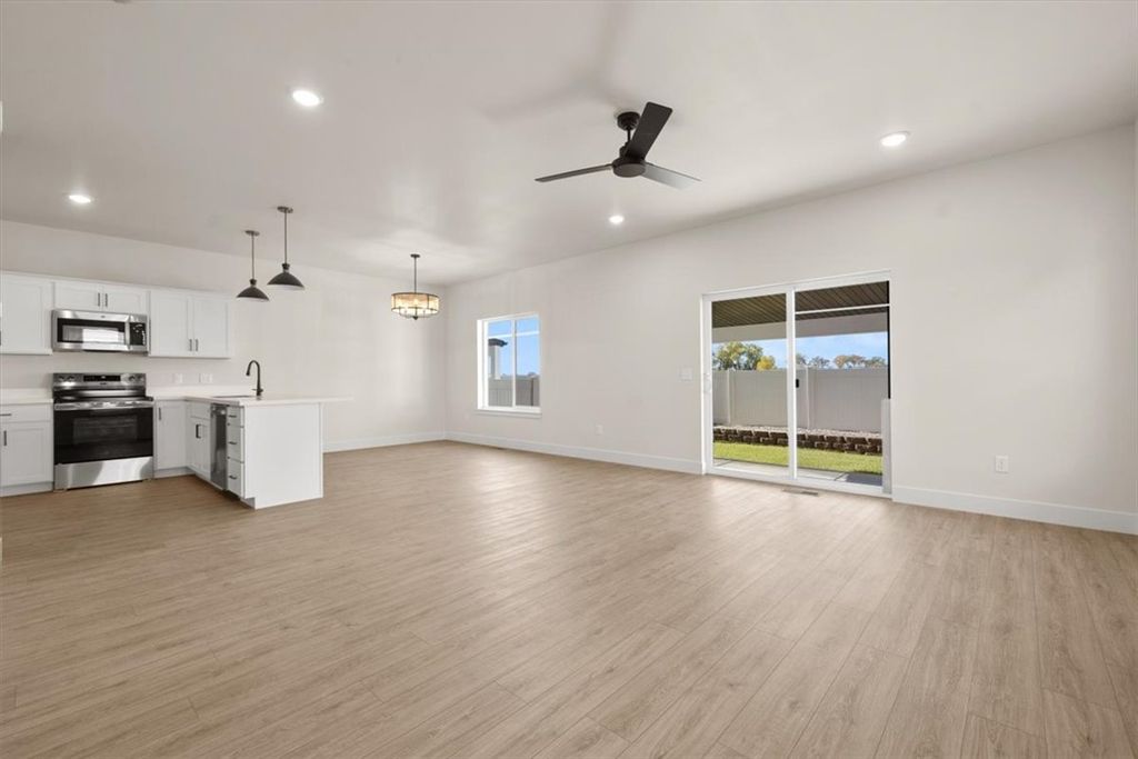 920 Blackberry, Billings, MT 59106 photo 3