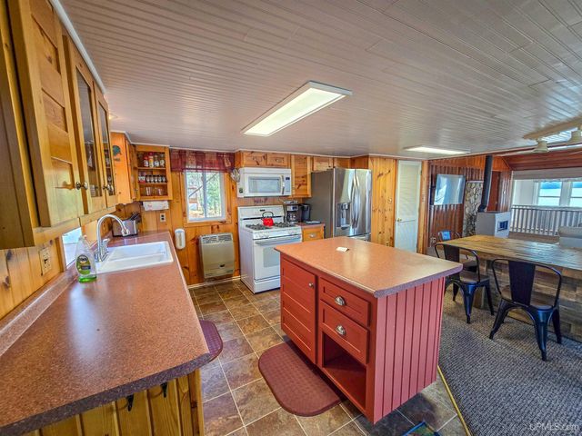 E8805 Lost Lake Road, Wetmore, MI 49895