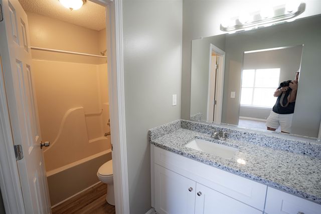 2211 STONE STREAM CV, Memphis, TN 38016