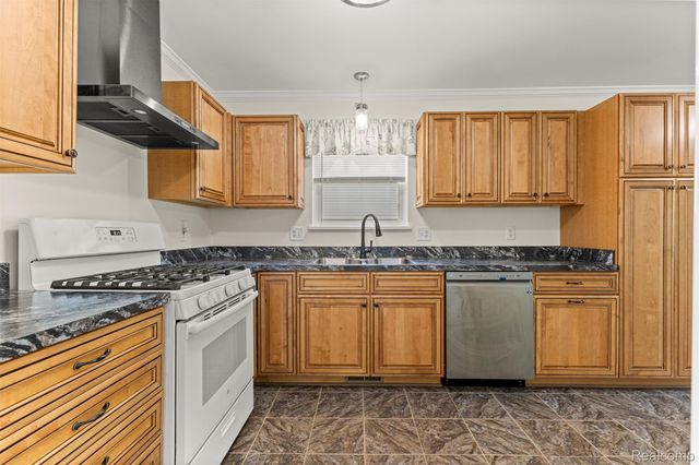 11133 Tremont Lane, Plymouth Charter Township, MI 48170