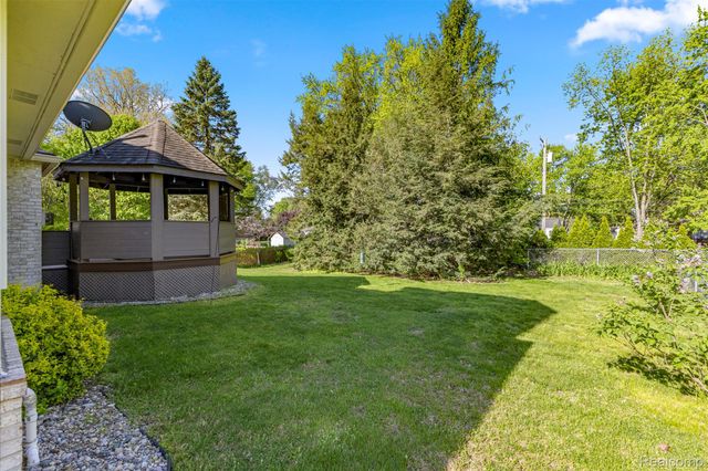 11133 Tremont Lane, Plymouth Charter Township, MI 48170