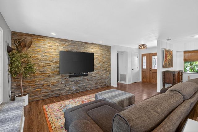 8757 Sharmead Way, Fair Oaks, CA 95628