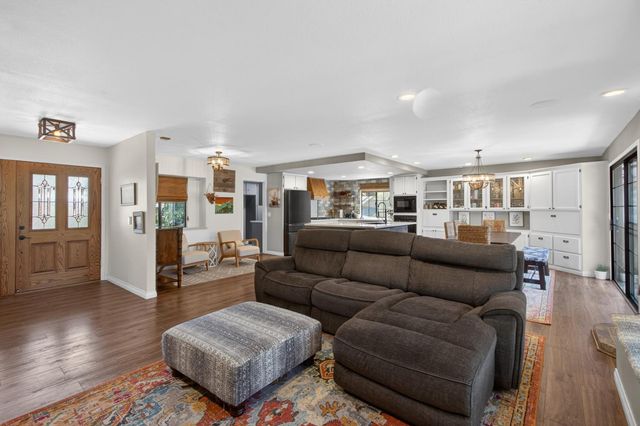 8757 Sharmead Way, Fair Oaks, CA 95628