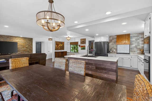 8757 Sharmead Way, Fair Oaks, CA 95628