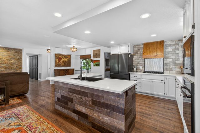 8757 Sharmead Way, Fair Oaks, CA 95628