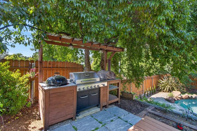 8757 Sharmead Way, Fair Oaks, CA 95628