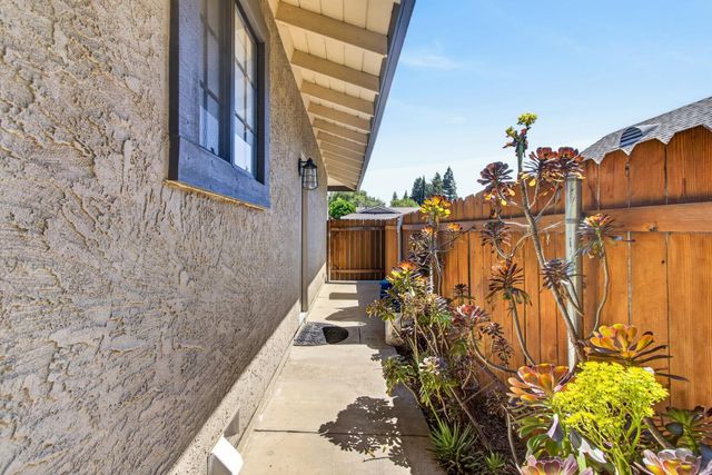 8757 Sharmead Way, Fair Oaks, CA 95628