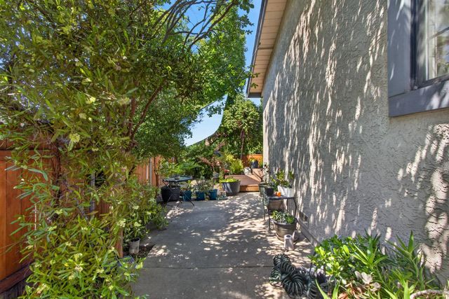 8757 Sharmead Way, Fair Oaks, CA 95628