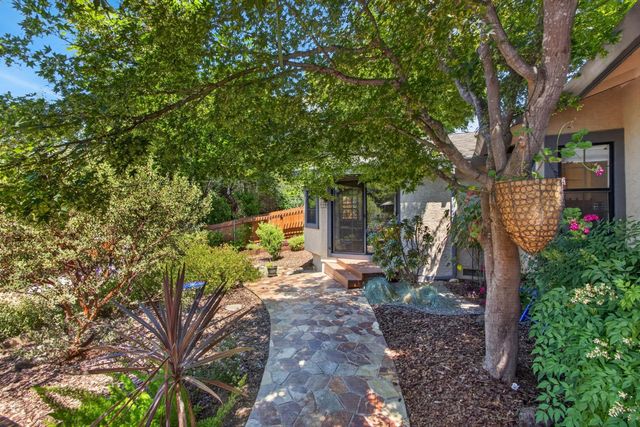 8757 Sharmead Way, Fair Oaks, CA 95628