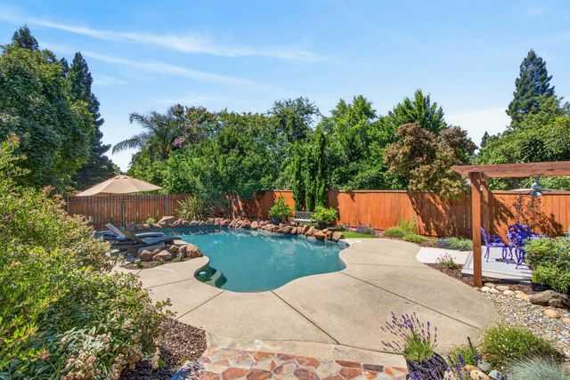 8757 Sharmead Way, Fair Oaks, CA 95628