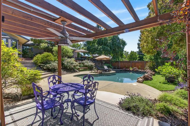 8757 Sharmead Way, Fair Oaks, CA 95628