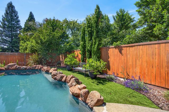 8757 Sharmead Way, Fair Oaks, CA 95628