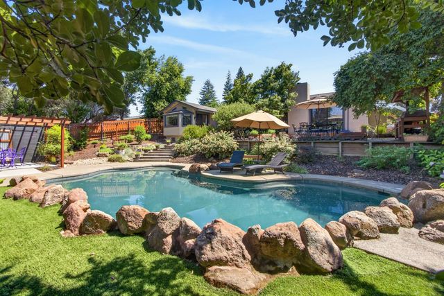8757 Sharmead Way, Fair Oaks, CA 95628