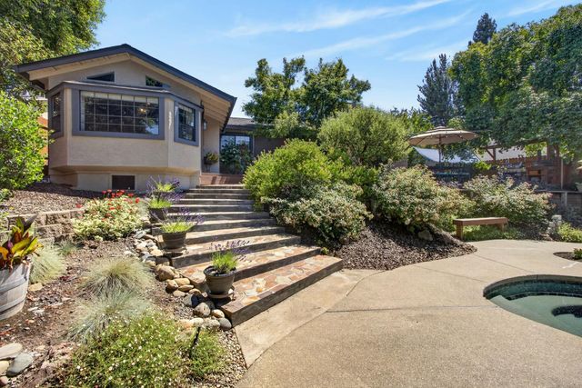8757 Sharmead Way, Fair Oaks, CA 95628