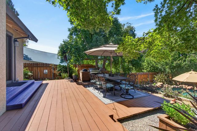 8757 Sharmead Way, Fair Oaks, CA 95628