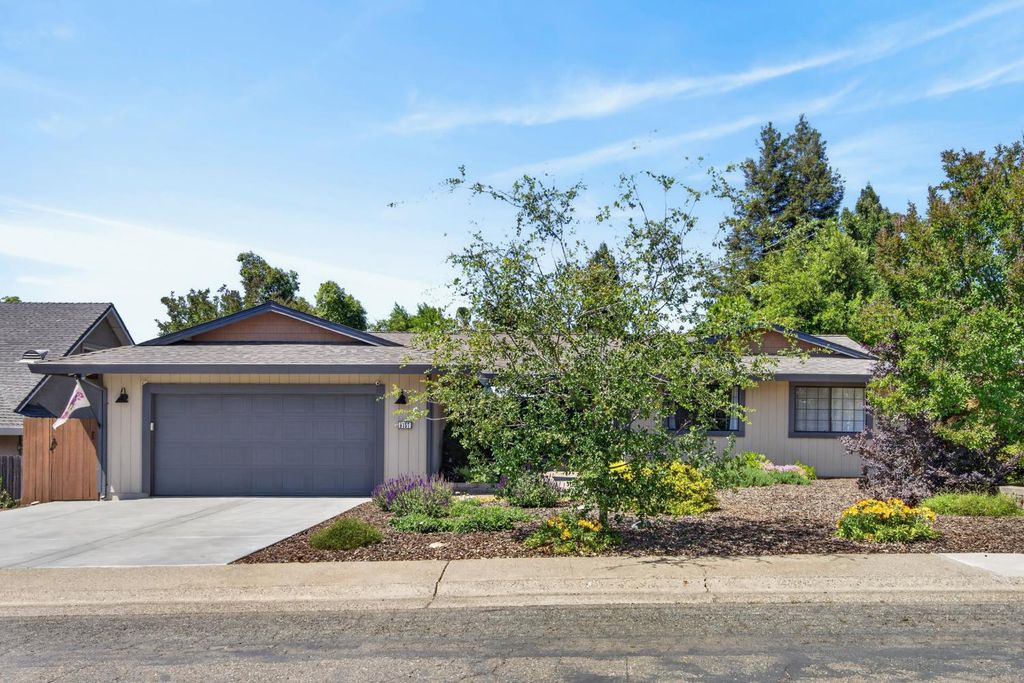 8757 Sharmead Way, Fair Oaks, CA 95628