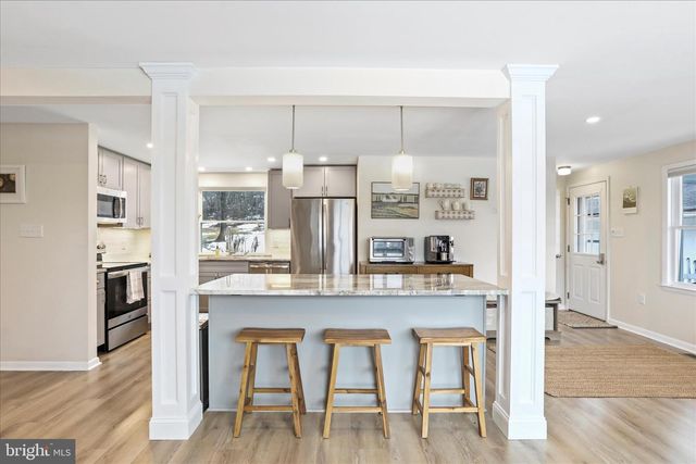 7941 HEDGESVILLE RD, Hedgesville, WV 25427