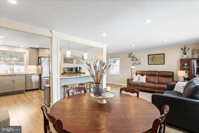 7941 HEDGESVILLE RD, Hedgesville, WV 25427