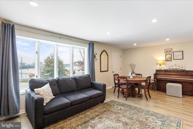 7941 HEDGESVILLE RD, Hedgesville, WV 25427