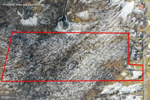 7941 HEDGESVILLE RD, Hedgesville, WV 25427