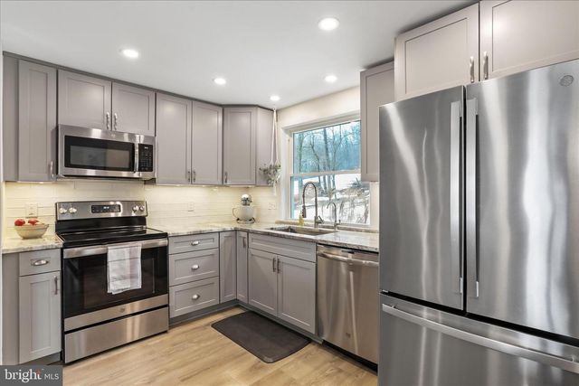 7941 HEDGESVILLE RD, Hedgesville, WV 25427