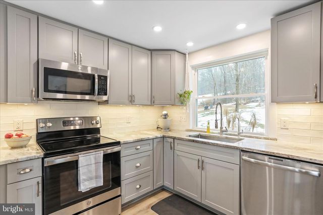 7941 HEDGESVILLE RD, Hedgesville, WV 25427