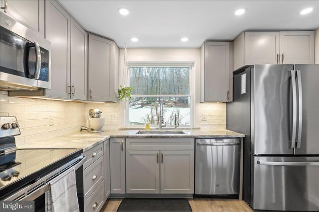 7941 HEDGESVILLE RD, Hedgesville, WV 25427