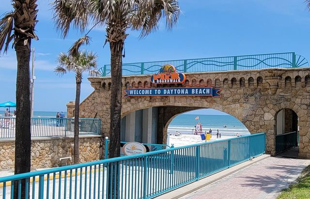 1227 BELLE ISLE LANE, Daytona Beach, FL 32124