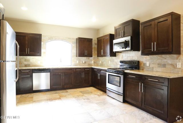 5501 N Stanton Street 7, El Paso, TX 79912