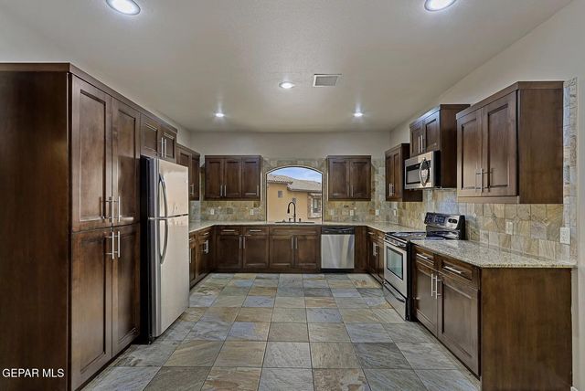 5501 N Stanton Street 7, El Paso, TX 79912