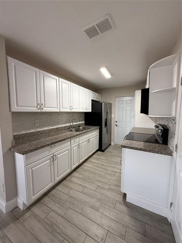 2561 NE 12th Ave, Pompano Beach, FL 33064