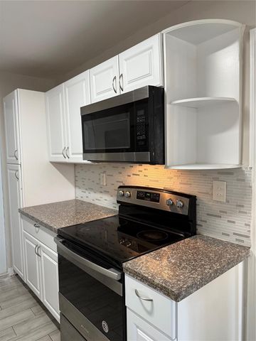 2561 NE 12th Ave, Pompano Beach, FL 33064