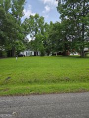 453 Lake Drive, Manchester, GA 31816