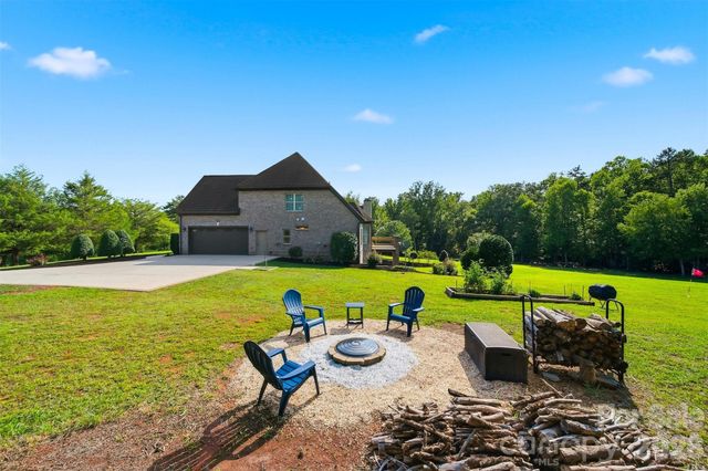 8040 Young Road, Hickory, NC 28602